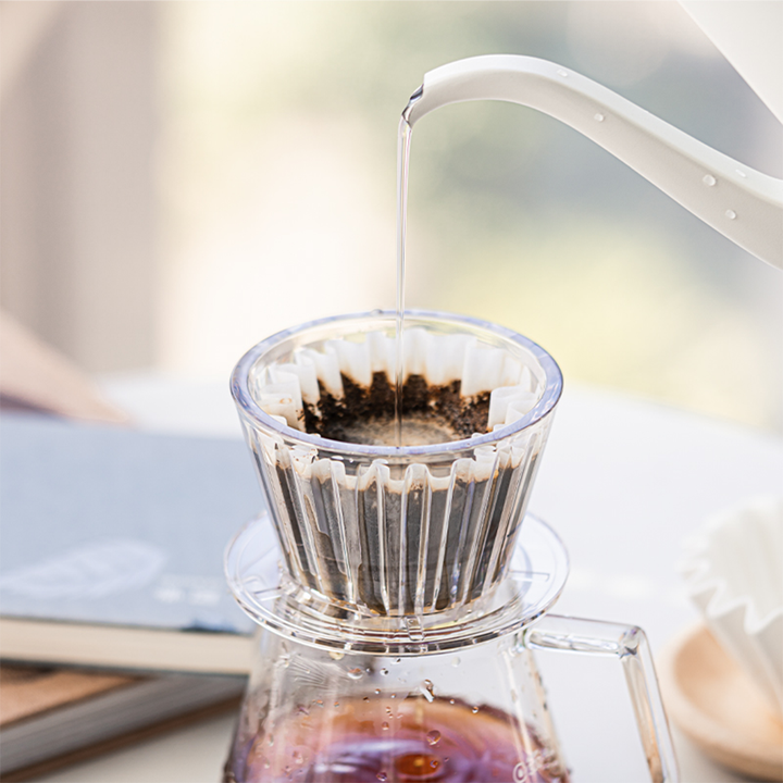 Pour-over brewing with the Timemore Crystal Eye B75 flat-bottom dripper