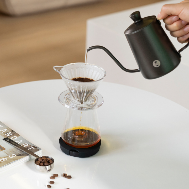 Pour-over brewing on the Timemore Black Mirror Dot scale