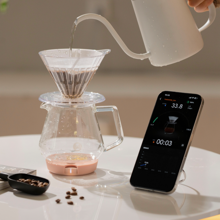 Timemore Black Mirror Dot compact scale held in one hand